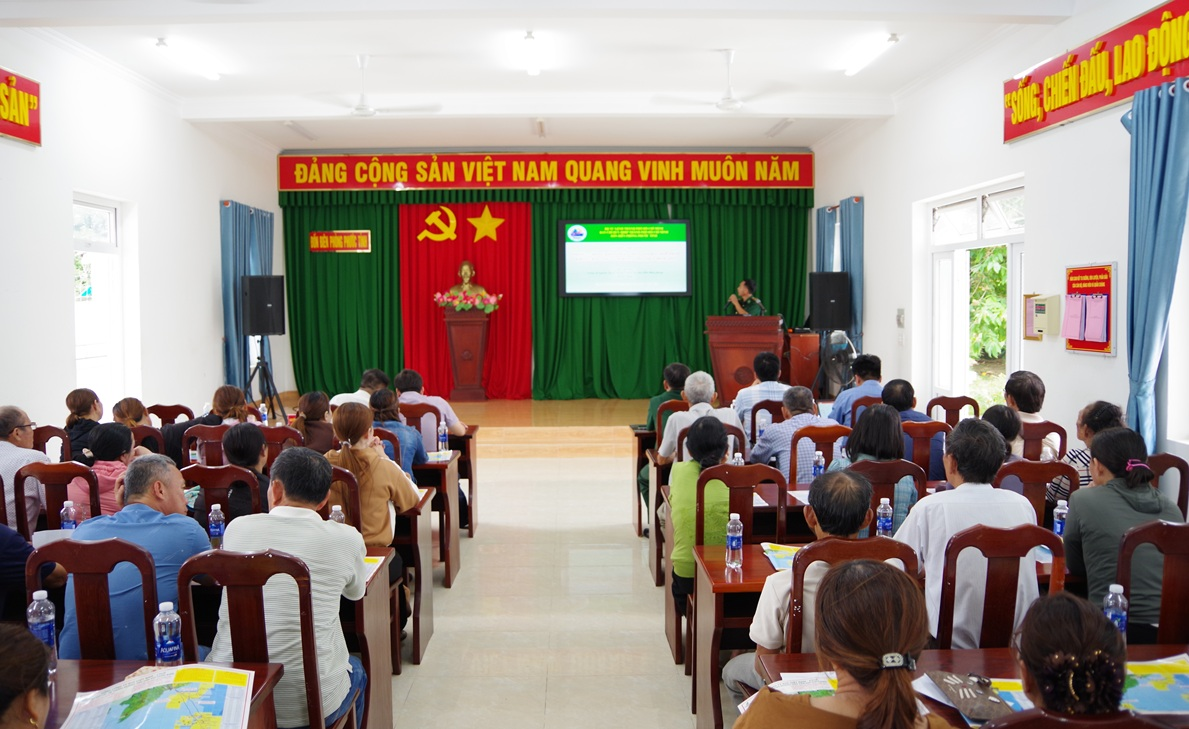 Phối hợp tuyên truyền chống khai thác IUU và truyền thông bảo đảm an ninh, an toàn dầu khí cho ngư dân xã Long Hải